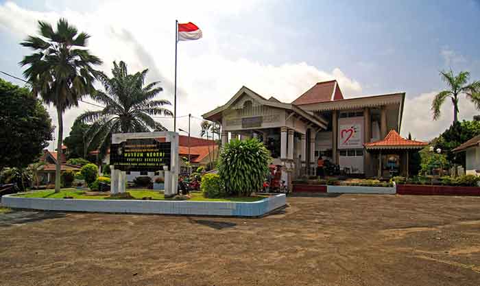 15 Tempat wisata memesona hanya ada di Bengkulu, bikin pengen piknik! 15 Tempat wisata memesona hanya ada di Bengkulu, bikin pengen piknik!