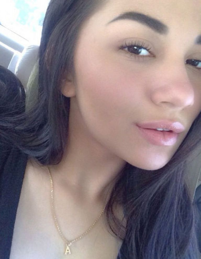 10 Artis cantik ini ternyata punya bibir seksi ala Kylie Jenner, aw!