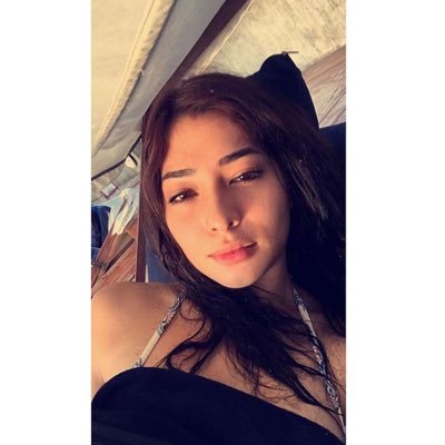 10 Artis cantik ini ternyata punya bibir seksi ala Kylie Jenner, aw!