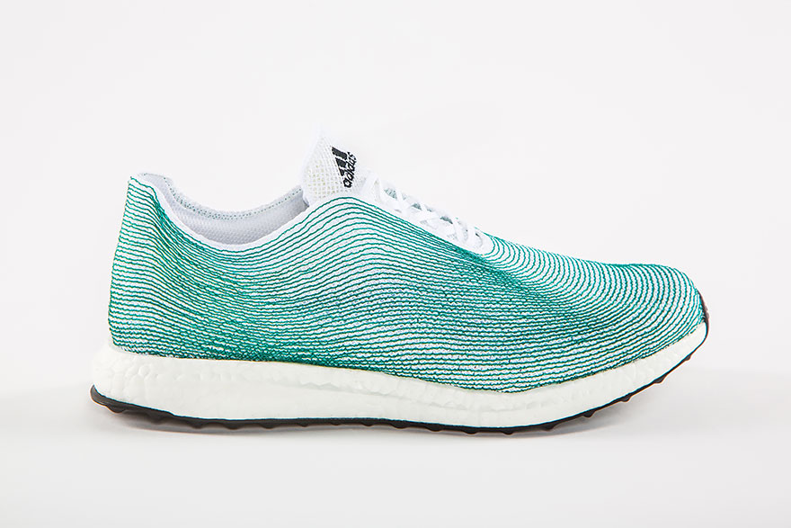 Presentator Buitenshuis Veroveraar Adidas makes running shoes from ocean-salvaged fishnets
