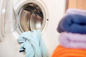 Jangan salah, mesin cuci juga butuh dicuci lho, begini tipsnya