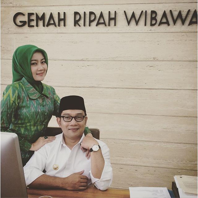20 Potret kemesraan Ridwan Kamil dan Istri, bikin jomblo ngiri berat!