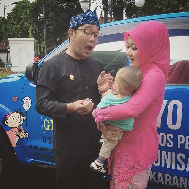 20 Potret kemesraan Ridwan Kamil dan Istri, bikin jomblo ngiri berat!