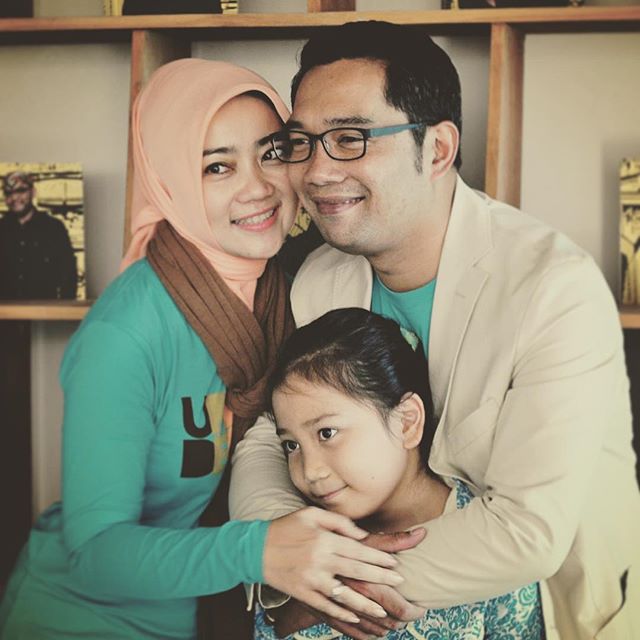 20 Potret kemesraan Ridwan Kamil dan Istri, bikin jomblo ngiri berat!