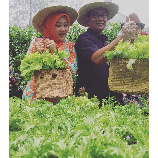 20 Potret kemesraan Ridwan Kamil dan Istri, bikin jomblo ngiri berat!