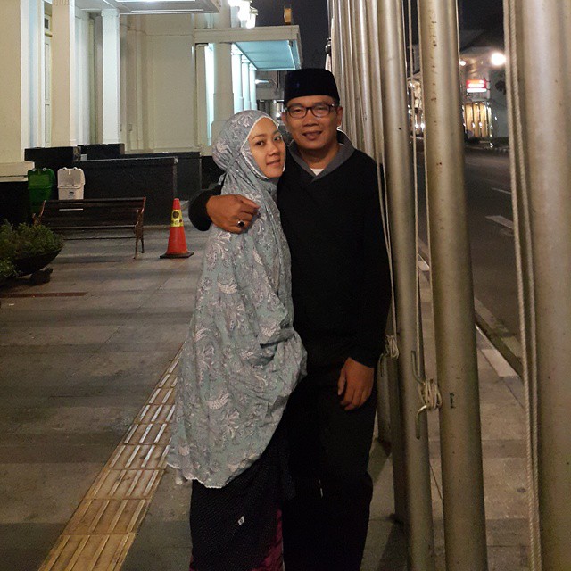 20 Potret kemesraan Ridwan Kamil dan Istri, bikin jomblo ngiri berat!