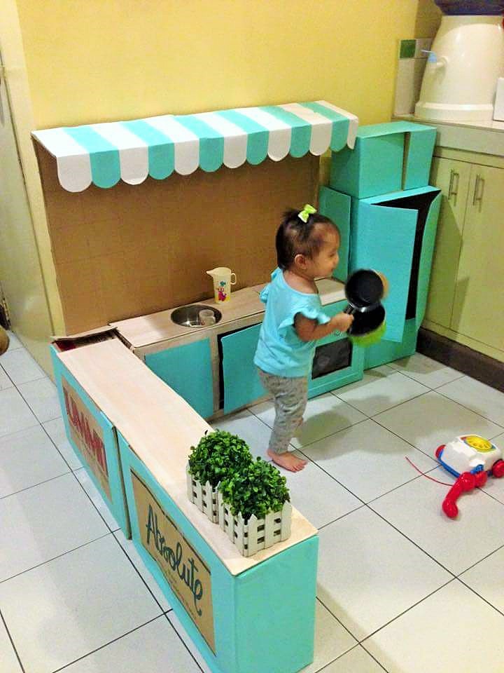 Ibu ini sulap kardus bekas jadi dapur mini yang cantik, kreatif! Ibu ini sulap kardus bekas jadi dapur mini yang cantik, kreatif!