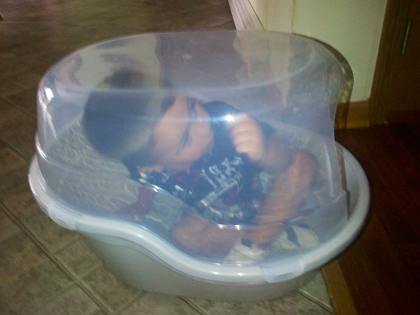 25 Foto kocak anak kecil main petak umpet, kamu bisa nemuin nggak nih? 25 Foto kocak anak kecil main petak umpet, kamu bisa nemuin nggak nih?