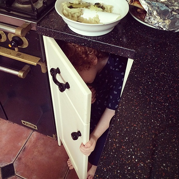 25 Foto kocak anak kecil main petak umpet, kamu bisa nemuin nggak nih? 25 Foto kocak anak kecil main petak umpet, kamu bisa nemuin nggak nih?