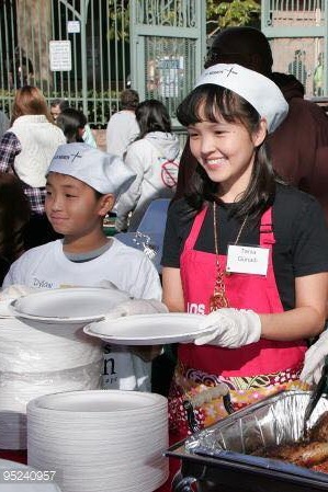 Tania Gunadi, artis Indonesia yang populer di televisi Amerika Serikat Tania Gunadi, artis Indonesia yang populer di televisi Amerika Serikat