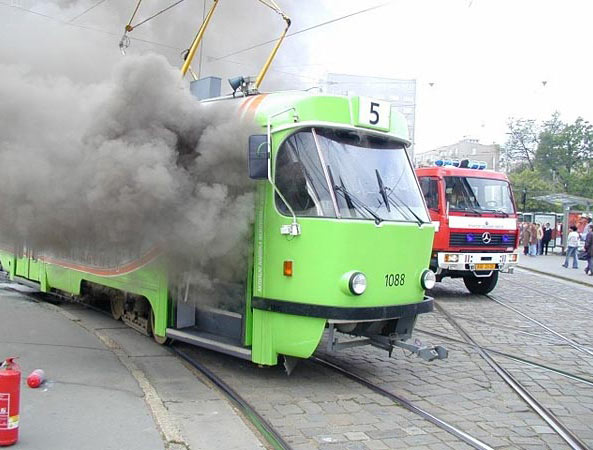 22 Momen kecelakaan yang nggak habis pikir, konyol tapi ngeri...