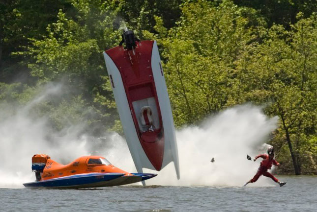 22 Momen kecelakaan yang nggak habis pikir, konyol tapi ngeri...