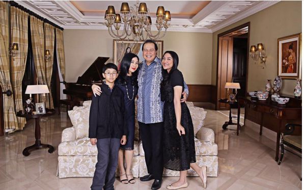 Nggak cuma cantik, putri 'CT' ini juga sukses bikin usaha sendiri