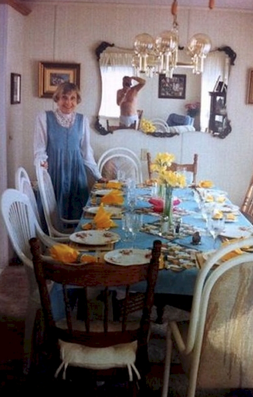 13 Pose selfie nyeleneh banget ini bikin ketawa ngakak, berani coba? 13 Pose selfie nyeleneh banget ini bikin ketawa ngakak, berani coba?