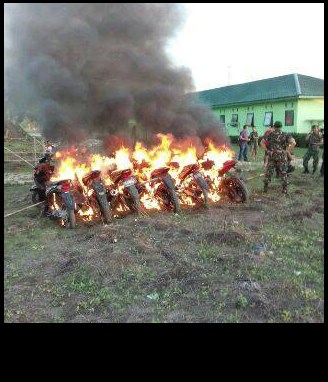 TNI bakar habis motor-motor mewah seharga puluhan juta, ada apa nih? TNI bakar habis motor-motor mewah seharga puluhan juta, ada apa nih?