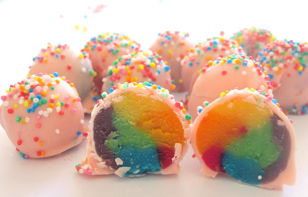 7 Rainbow Cakes cantik ini bisa kamu buat sendiri di rumah lho!