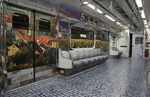 Gerbong kereta bawah tanah di negara ini dihiasi lukisan indah, top!