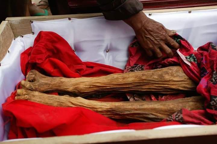 10 Foto penampakan 'mayat berjalan' di Tana Toraja, seram nggak? 10 Foto penampakan 'mayat berjalan' di Tana Toraja, seram nggak?