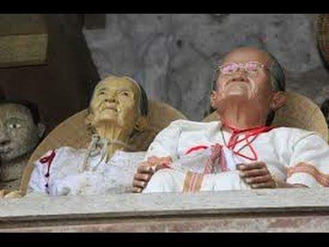 10 Foto penampakan 'mayat berjalan' di Tana Toraja, seram nggak? 10 Foto penampakan 'mayat berjalan' di Tana Toraja, seram nggak?