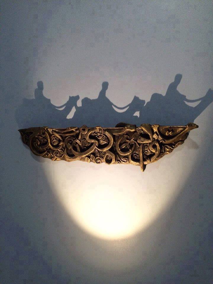 15 Kaligrafi dinding ini punya bayangan yang unik banget, bikin kagum!