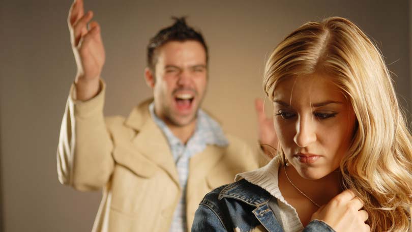 5 Tanda kamu jadi korban pelecehan verbal dalam jalinan asmara