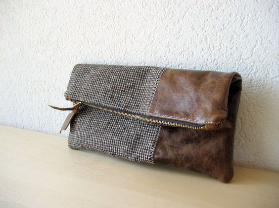 10 Inspirasi clutch ini bisa bikin gaya fashionmu makin chic! 10 Inspirasi clutch ini bisa bikin gaya fashionmu makin chic!