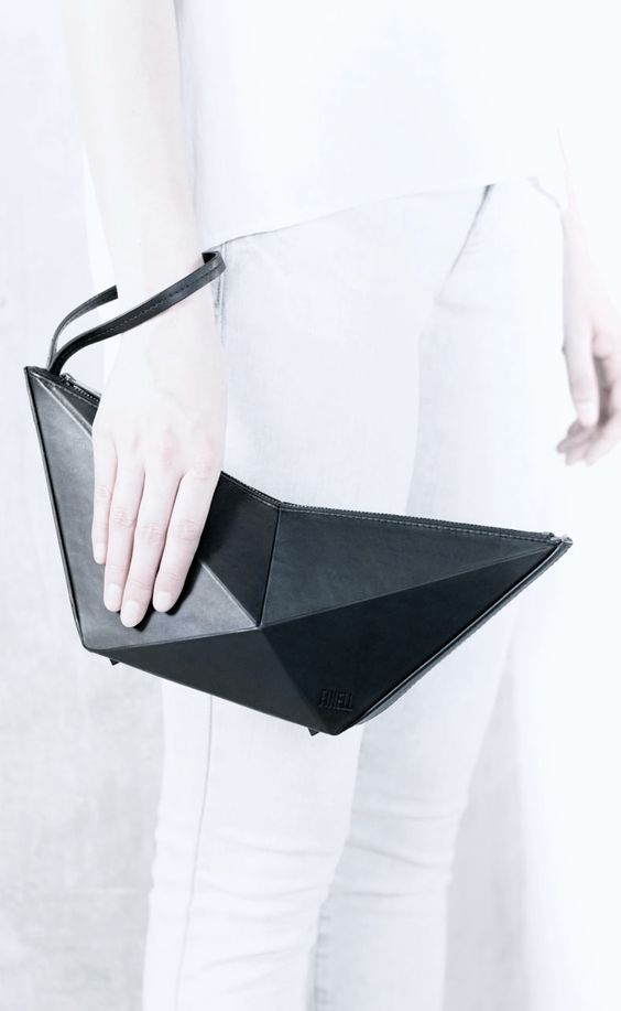 10 Inspirasi clutch ini bisa bikin gaya fashionmu makin chic! 10 Inspirasi clutch ini bisa bikin gaya fashionmu makin chic!