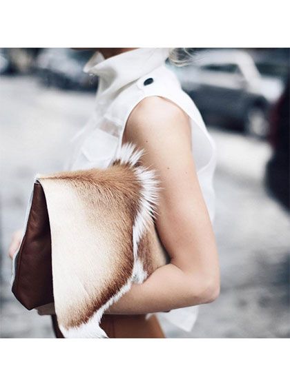 10 Inspirasi clutch ini bisa bikin gaya fashionmu makin chic! 10 Inspirasi clutch ini bisa bikin gaya fashionmu makin chic!