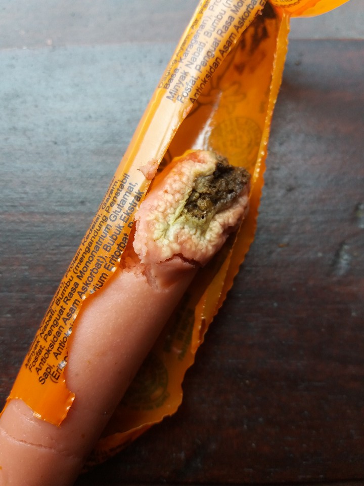 Tak diduga, sosis siap santap ini berisi hewan menjijikkan Tak diduga, sosis siap santap ini berisi hewan menjijikkan