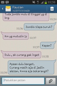 15 SMS mantan ini dijamin bikin kamu baper, duh nggak jadi move on!