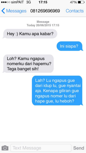 15 SMS mantan ini dijamin bikin kamu baper, duh nggak jadi move on!