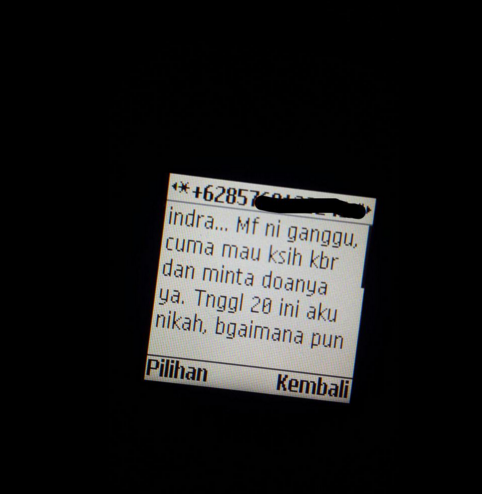 15 SMS mantan ini dijamin bikin kamu baper, duh nggak jadi move on!
