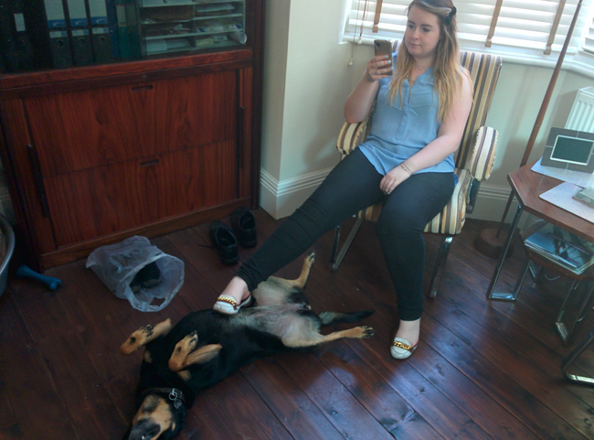 Duh, 18 foto ini tingkah laku orang yang mager abis, kamu pernah?  Duh, 18 foto ini tingkah laku orang yang mager abis, kamu pernah?