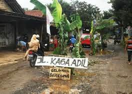 21 Nama jalan ini unik dan bikin senyum-senyum sendiri 21 Nama jalan ini unik dan bikin senyum-senyum sendiri