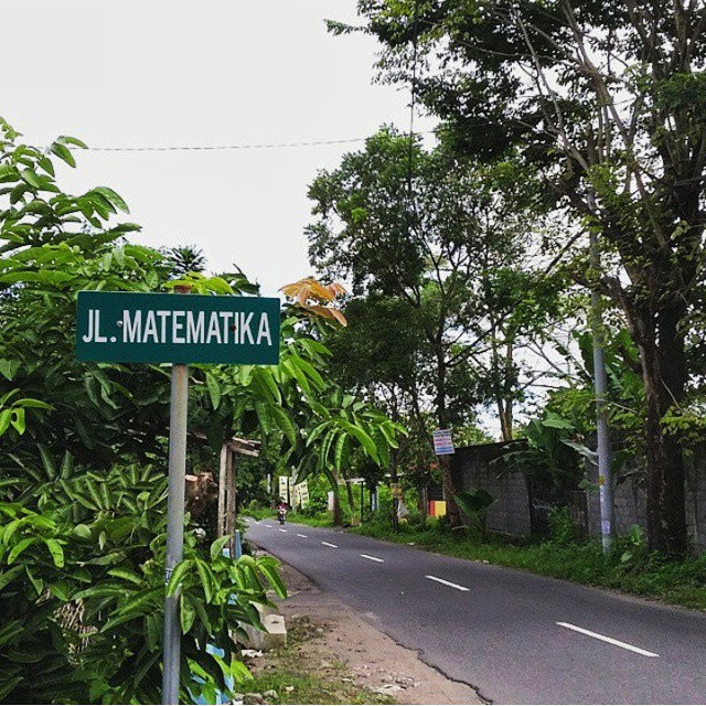 21 Nama jalan ini unik dan bikin senyum-senyum sendiri 21 Nama jalan ini unik dan bikin senyum-senyum sendiri