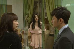 Icha resah melihat bosnya selingkuh di depan mata, duh! 