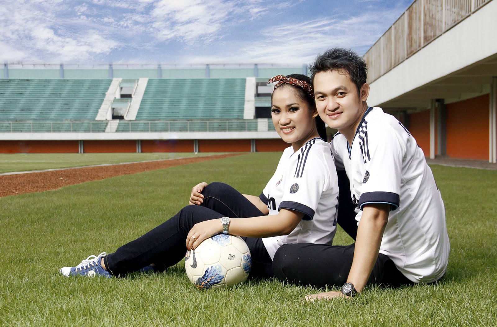 20 Foto inspirasi pre-wedding bertema sepak bola, unik dan romantis! 20 Foto inspirasi pre-wedding bertema sepak bola, unik dan romantis!
