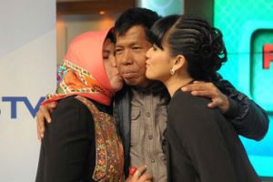 Diam-diam ternyata 9 selebritas Indonesia ini berpoligami