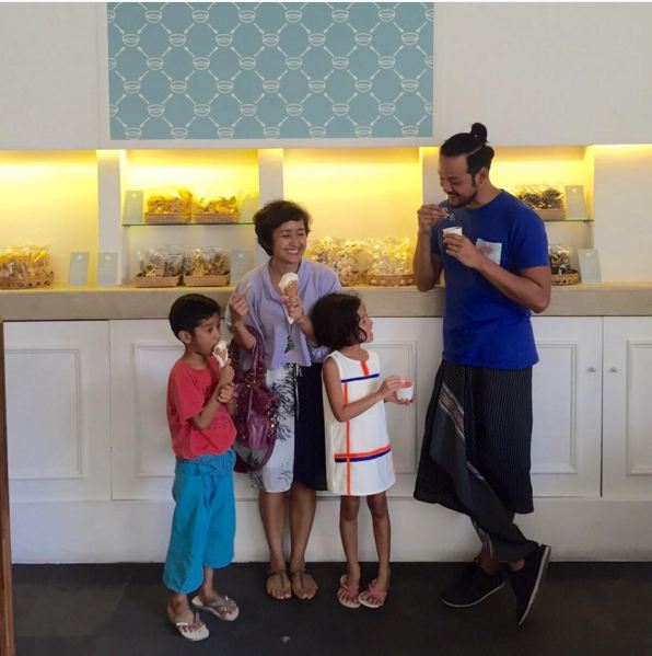 14 Foto kemesraan keluarga Dwi Sasono & Widi Be3, bikin jomblo iri!