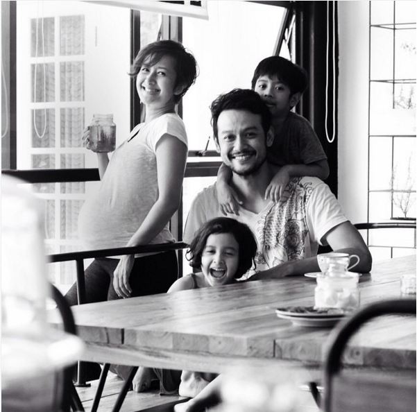 14 Foto kemesraan keluarga Dwi Sasono & Widi Be3, bikin jomblo iri!