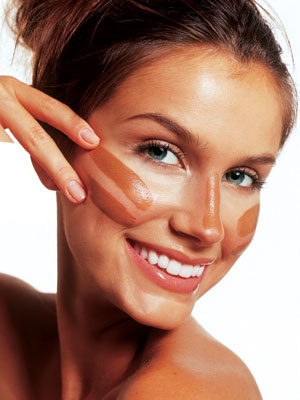 Begini tips makeup terbaik buat kamu pemilik kulit gelap