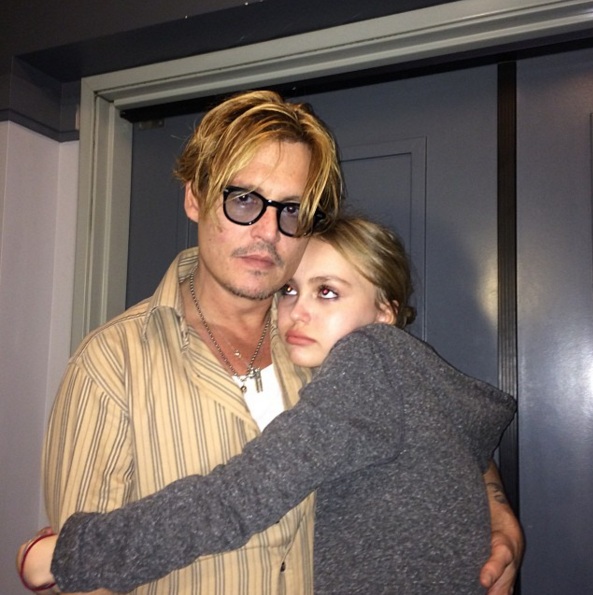 12 Foto pesona Lily Depp, puteri Johnny Depp yang bikin gagal fokus