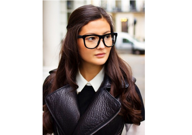 7 Kesalahan makeup bagi pengguna kacamata, ladies wajib tahu!