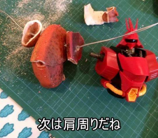 Perhatikan robot Gundam ini, kamu nggak bakal nyangka bahan pembuatnya
