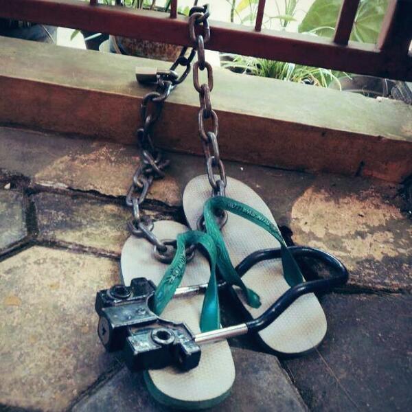 sandal jumatan  © 2016 brilio.net sandal jumatan  © 2016 brilio.net