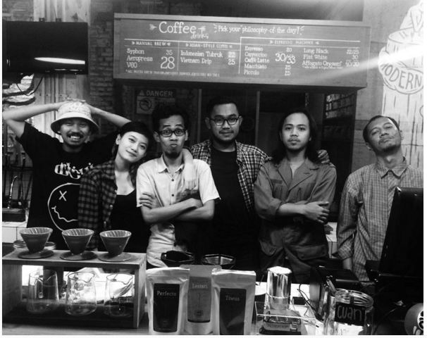 Aan Mansyur © 2016 brilio.net Aan Mansyur © 2016 brilio.net