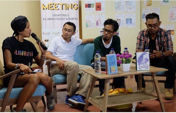 Aan Mansyur © 2016 brilio.net Aan Mansyur © 2016 brilio.net