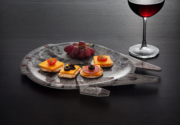 Perabot Star Wars  http://www.giantfreakinrobot.com/scifi/star-wars-kitchen-stuff.html