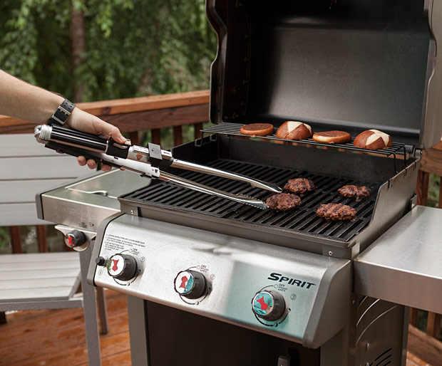 Perabot Star Wars  http://www.giantfreakinrobot.com/scifi/star-wars-kitchen-stuff.html