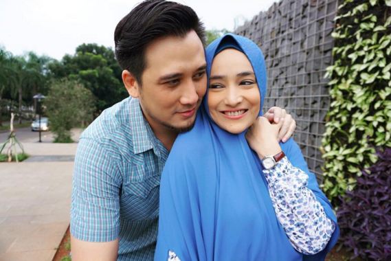 Menikah 17 tahun Cindy Fatikasari & Firman tetap mesra, bikin baper!